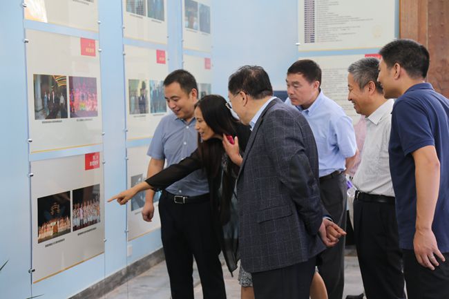 集團(tuán)領(lǐng)導(dǎo)到珠海海泉灣專項(xiàng)調(diào)研（圖）