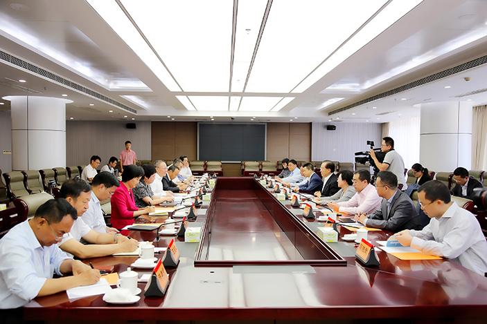 集團(tuán)領(lǐng)導(dǎo)拜會(huì)海南省政府領(lǐng)導(dǎo)