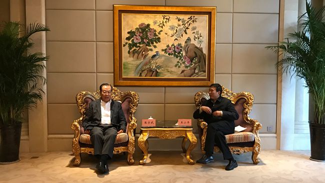 集團(tuán)張學(xué)武董事長會(huì)見焦作市委書記王小平（圖）