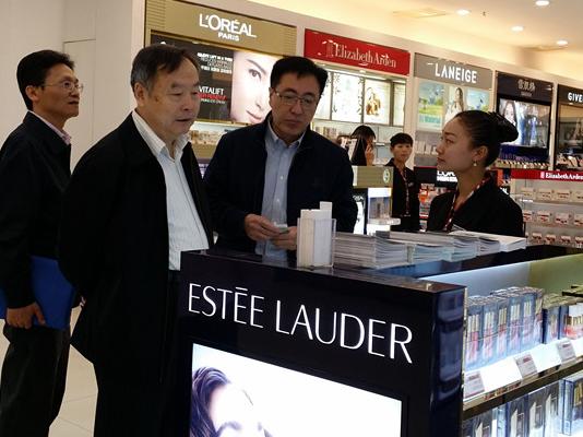 國有重點大型企業(yè)監(jiān)事會趙小平主席一行考察瑞麗、畹町兩家免稅店