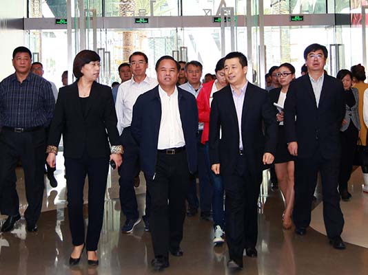 海南省委副書記、省長劉賜貴蒞臨海棠灣免稅購物中心考察