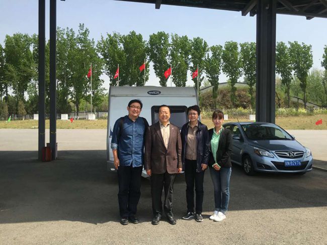 集團(tuán)張學(xué)武董事長到資産經(jīng)營公司調(diào)研（圖）