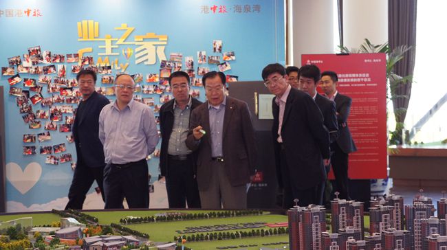 集團(tuán)張學(xué)武董事長到燕郊海泉灣項(xiàng)目考察指導(dǎo)工作（圖）