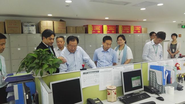 集團(tuán)張學(xué)武董事長(zhǎng)一行到財(cái)務(wù)公司、租賃公司、深圳安信等單位調(diào)研指導(dǎo)工作（圖）