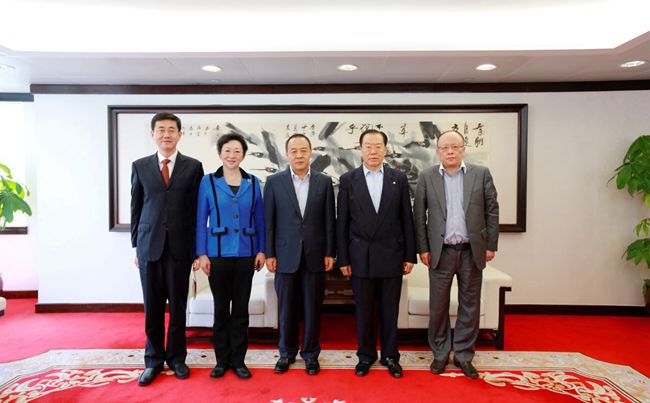 集團(tuán)張學(xué)武董事長(zhǎng)、姜巖總經(jīng)理會(huì)見海南省人民政府常務(wù)副省長(zhǎng)毛超峰（圖）