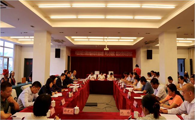 集團(tuán)張學(xué)武董事長赴西盟、孟連開展定點(diǎn)扶貧調(diào)研工作(圖)