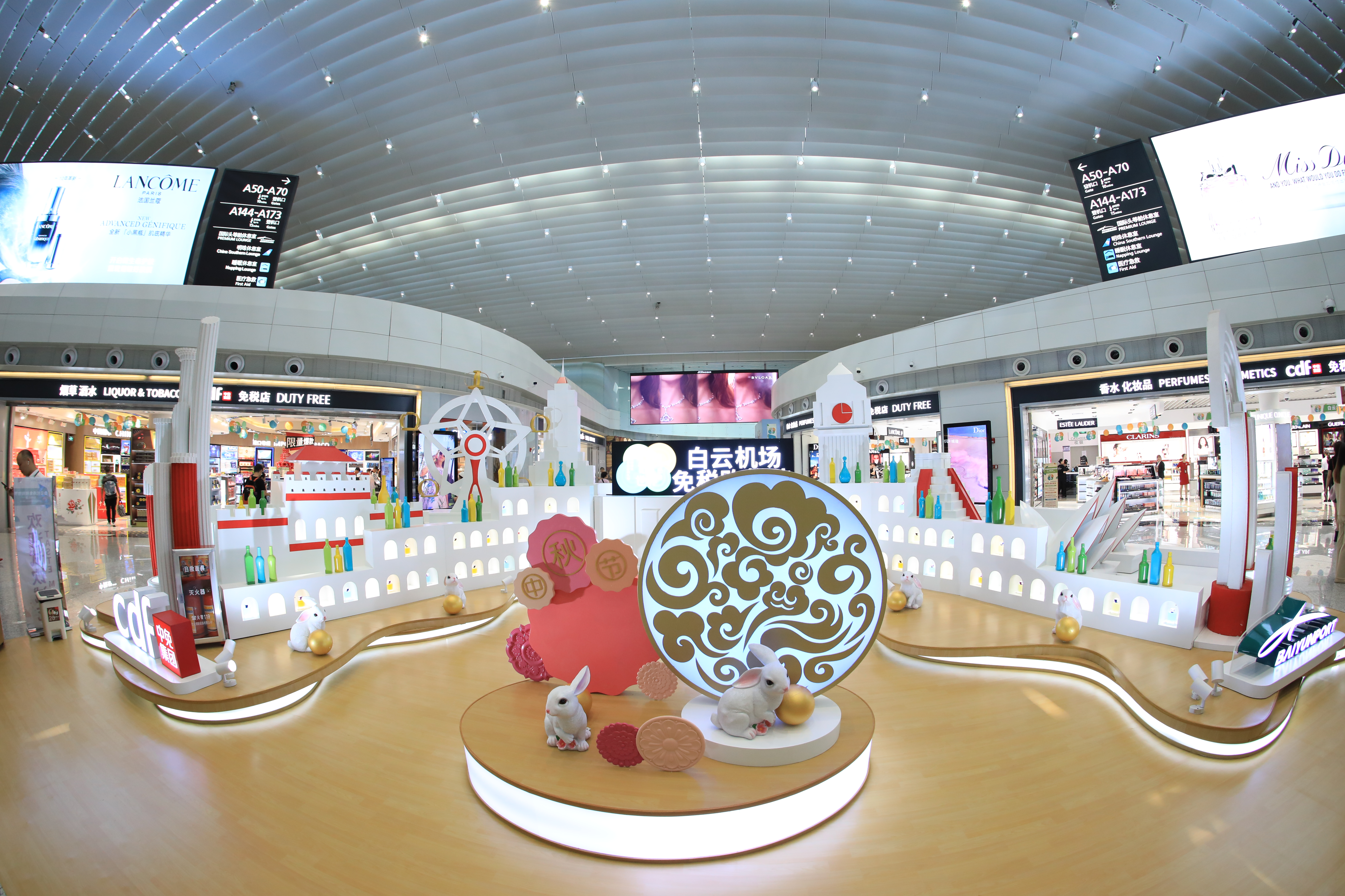 中免集團(tuán)攜手白云機(jī)場(chǎng)成功舉辦 “免稅購(gòu)物節(jié)”慶典活動(dòng)