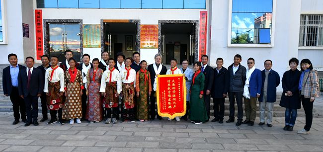 國(guó)家扶貧日集團(tuán)萬(wàn)敏董事長(zhǎng)一行赴雲(yún)南省迪慶州開(kāi)展脫貧攻堅(jiān)工作調(diào)研（圖）