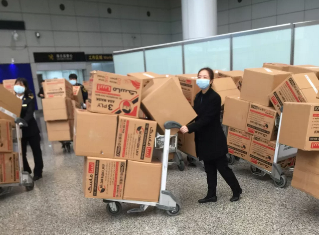 【中國(guó)免稅人在行動(dòng)·一線直擊篇】之六： 戰(zhàn)“疫”一線的陽(yáng)光衛(wèi)士，愛心傳遞暖人心