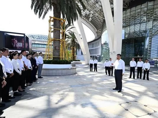 總書記來到三亞國際免稅城